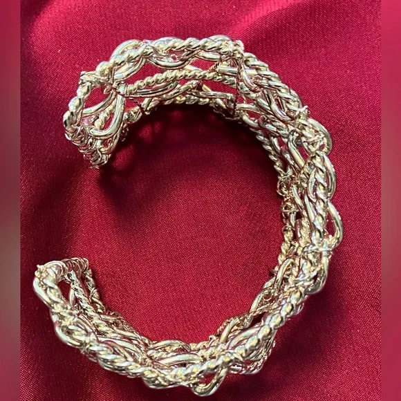 💥💥❤️3 cuff bracelets for only $25💥❤️💥. 2 in gold tone, 1 in silver tone! - Picture 6 of 10